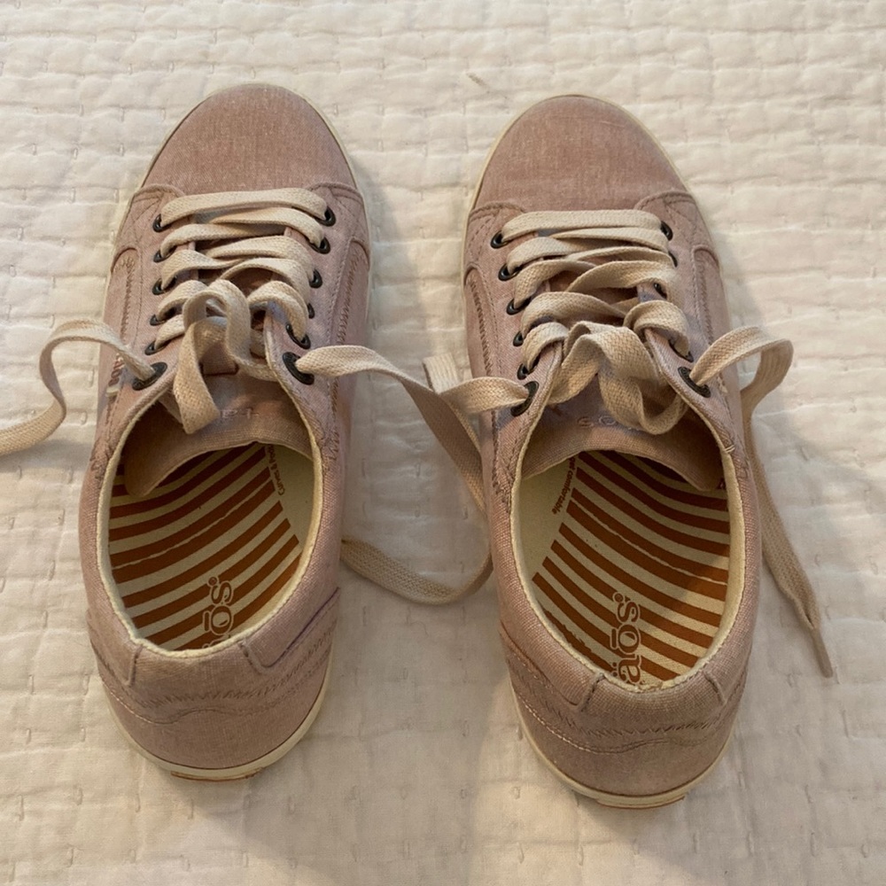 Taos Footwear Women's Blush Pink Suede Sneakers